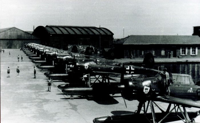 Ar 196 A-3 du 5.BoFlGr 196 à Cherbourg.jpg (106.65 KiB) Viewed 644 times Ar 196 A-3 du 5.BoFlGr 196 à Cherbourg.jpg